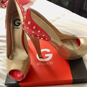 Guess Pumps